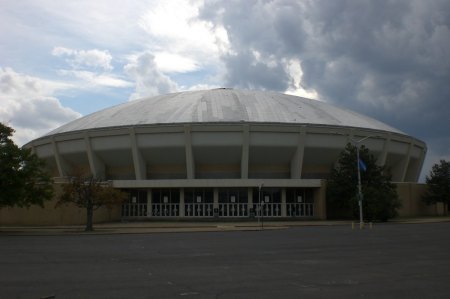 ELVIS RECORDED LIVE ON STAGE IN MEMPHIS