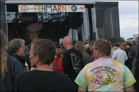 Fehmarn 4.9.10 Buehne T-Shirt_146.jpg